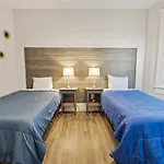 Steps From The Beach Spacious Modern 4Br 2Ba Apt