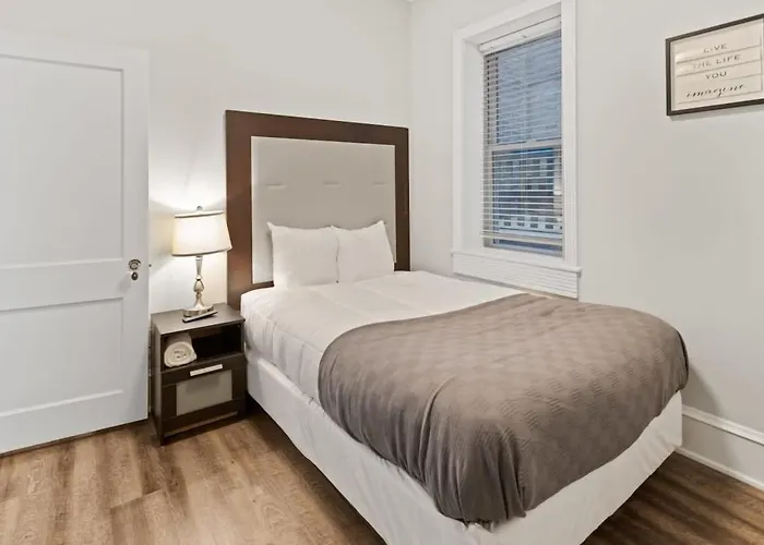 Steps From The Beach Spacious Modern 4Br 2Ba Apt