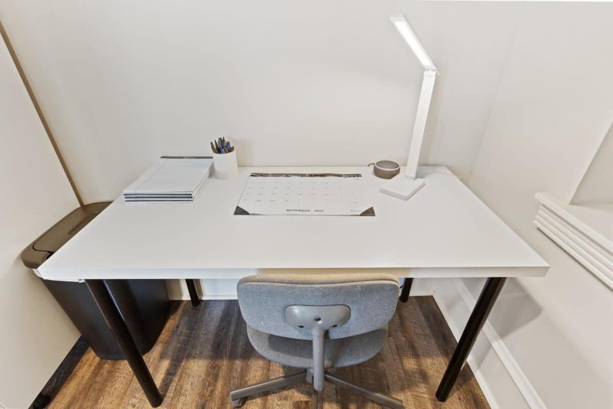 Apartment Steps From The Spacious Modern 4br 2ba *