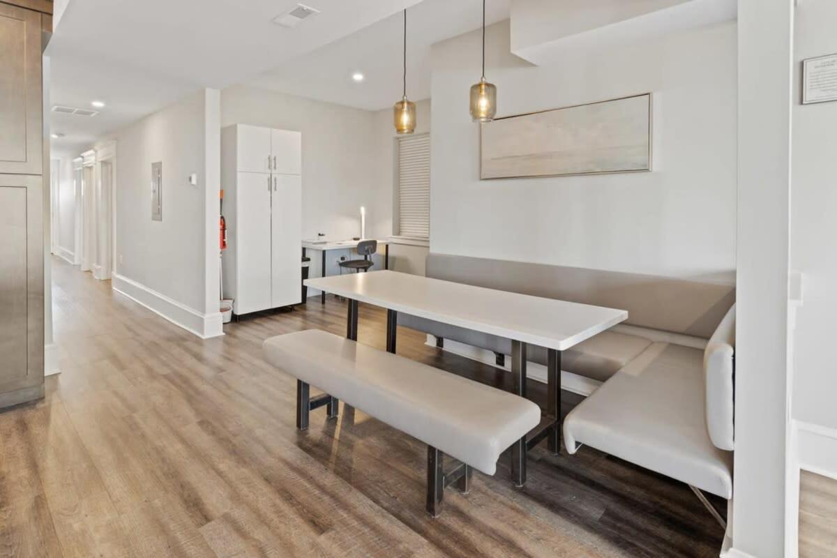 Apartment Steps From The Spacious Modern 4br 2ba *